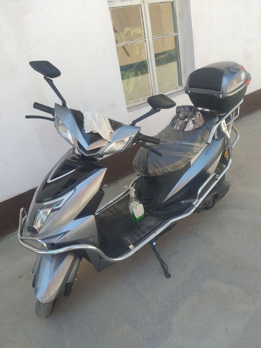 Скутер сотилади .