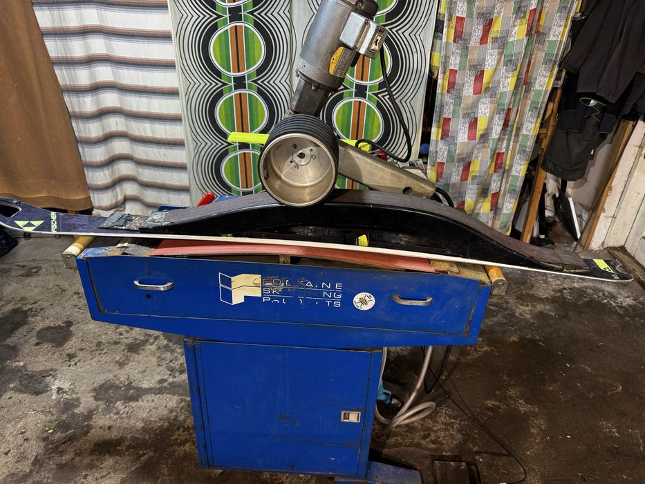 Masina slefuit schiuri