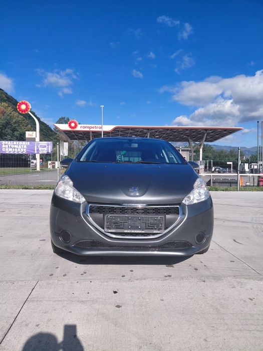 Peugeut 208 1,2 benzina an 2015 euro 5 Clima /Incalzire  scaune /Navigație/Jenti/