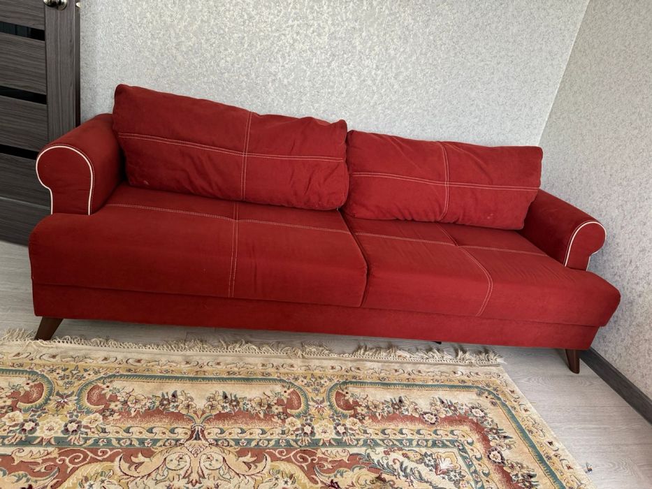 Диван тканевый красный цвет