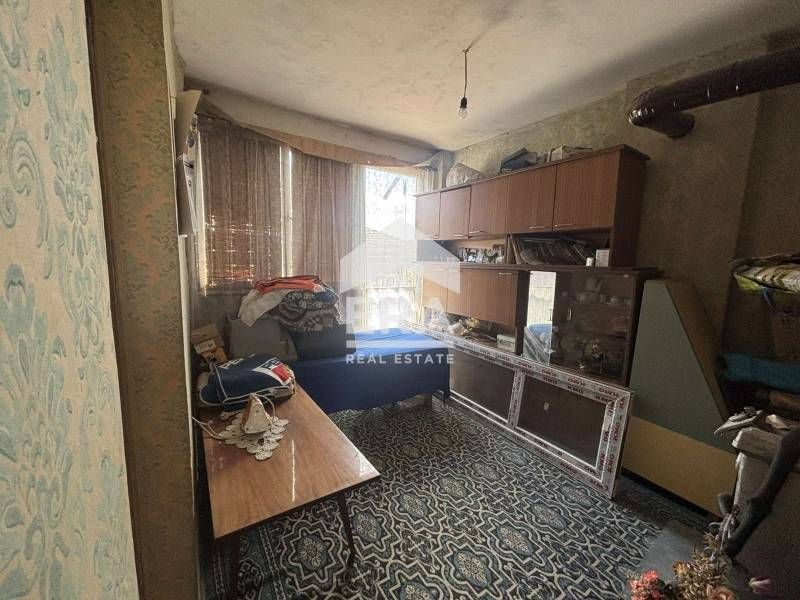 Двуетажна къща в с. Щръклево