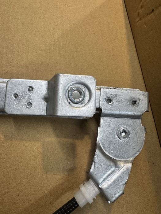 Продам стеклоподьемник Ford focus1 передний левый