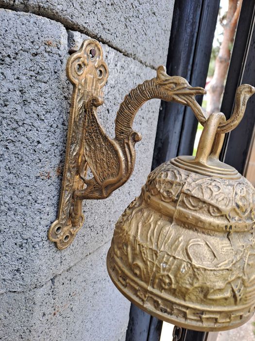 clopot poarta bronz