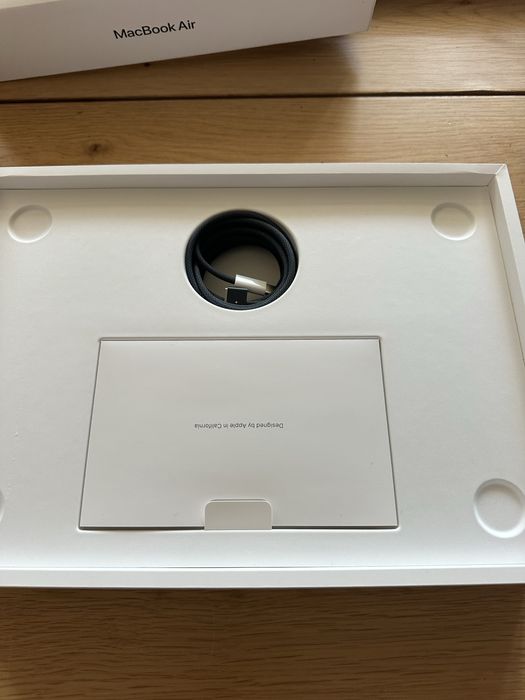 Apple MacBook Air M2 13.6” – 16GB RAM / 256GB SSD