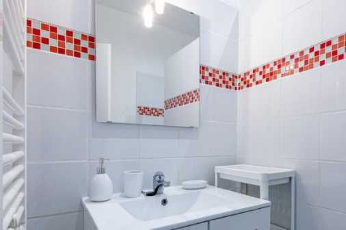 Дава се под наем Двустаен апартамент в Пловдив, Център - 65 кв.м за 249.9 € - Снимка #2