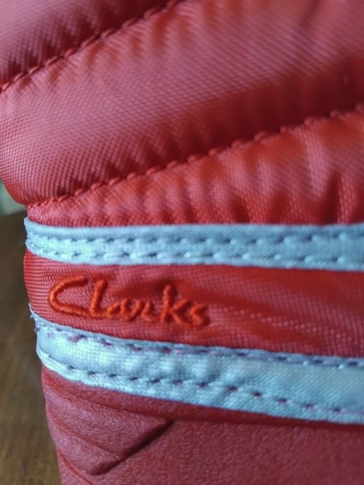 Водоустойчиви нови Clarks,  номер 28.