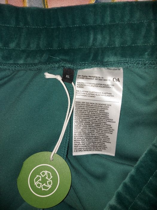 Pantaloni trening plasați