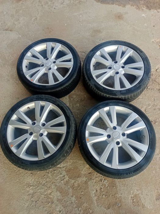 Шины лётные 215/45R17