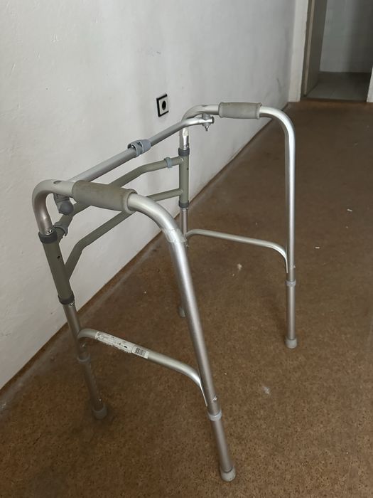 проходилка за възрастни и трудно подвижни хора