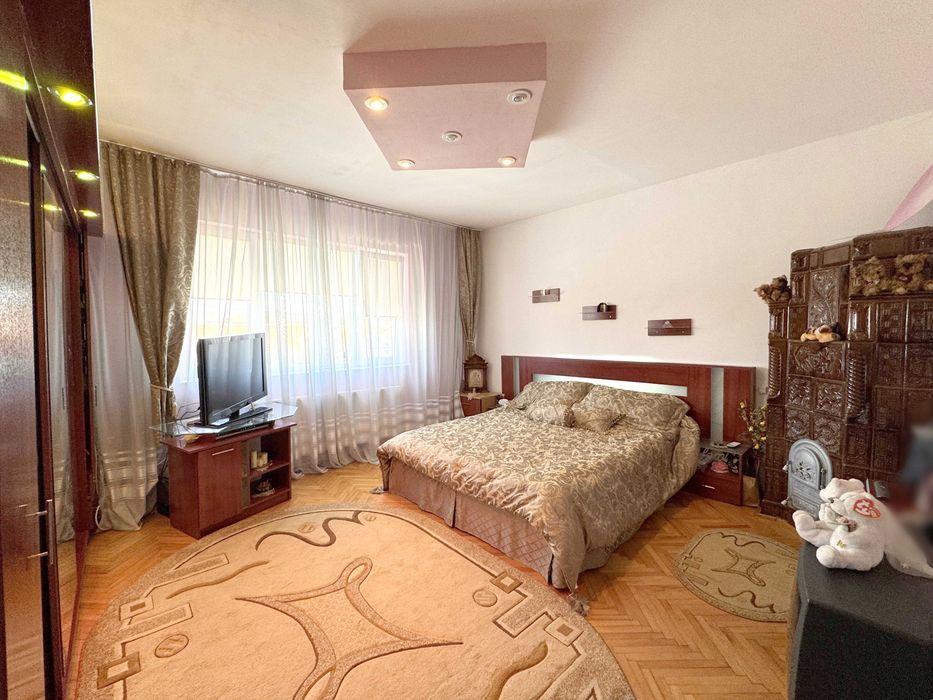 Casa cu 4 camere/teren 396 mp/garaj/Str.Stefan Augustin Ocna Mures, jud Alba