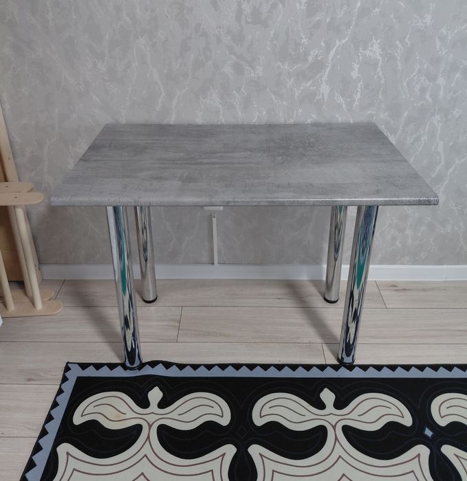 Продаётся  стол _