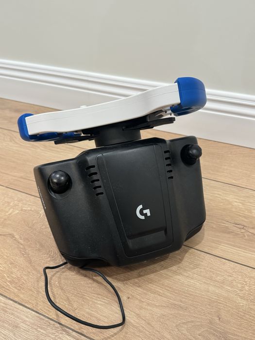 Продам игровой руль logitech g923