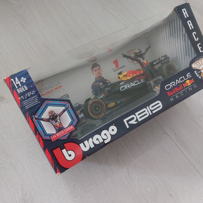 F1 Ред Бул 1:24 Макс Верстапен Bburago Oracle Red Bull Racing RB19 2023 модел количка с фигурка