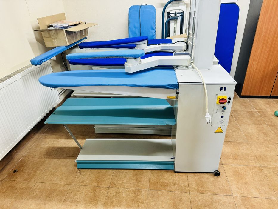 Masa de calcat tip limba cu manecar, incalzita  , cu aspiratie