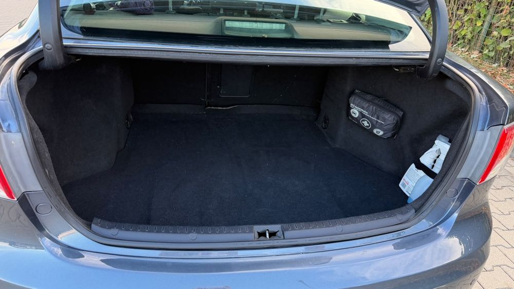 Auto Toyota Avensis