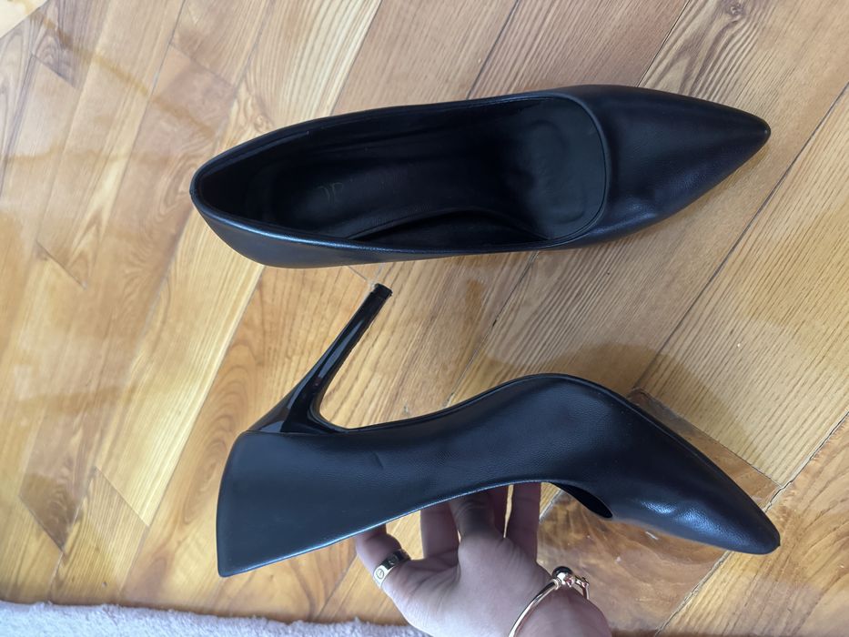 Red tag кета красная и туфли черные