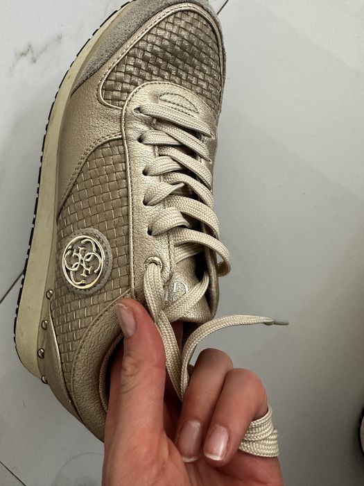 Guess златни сникърси