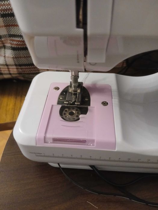 Продам швейную машинку