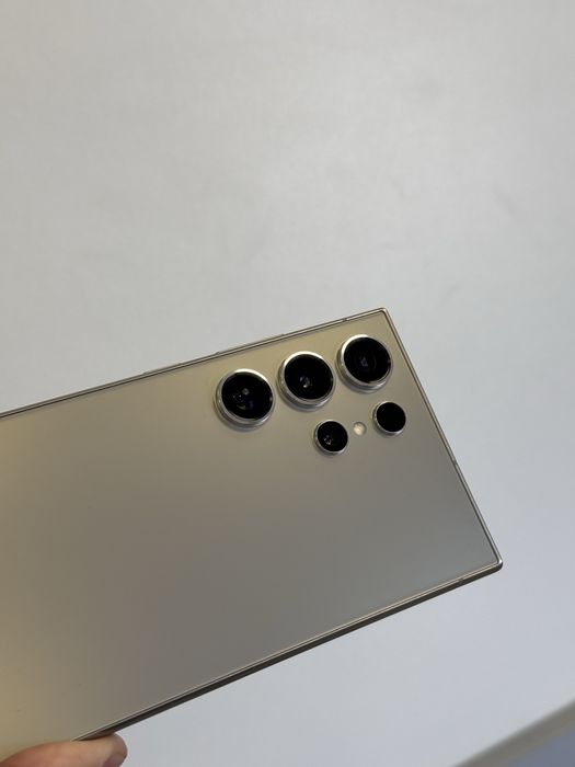 Продавам перфектен Samsung S24 ULTRA