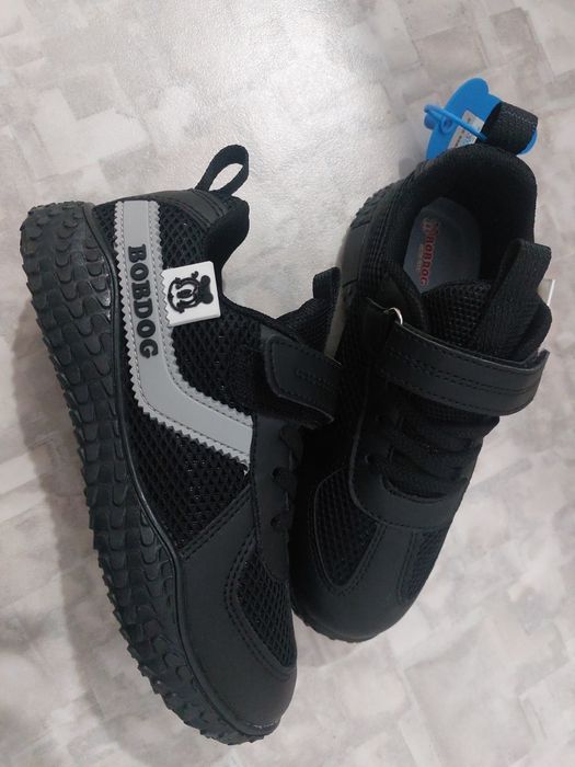 Продам детские кроссовки 33 размер