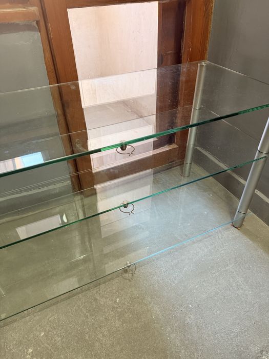 Продавам масичка за телевизор