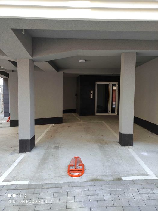 Дава се под наем Гараж / Паркомясто в Варна, Колхозен пазар - 15 кв.м за 102 € - Снимка #1