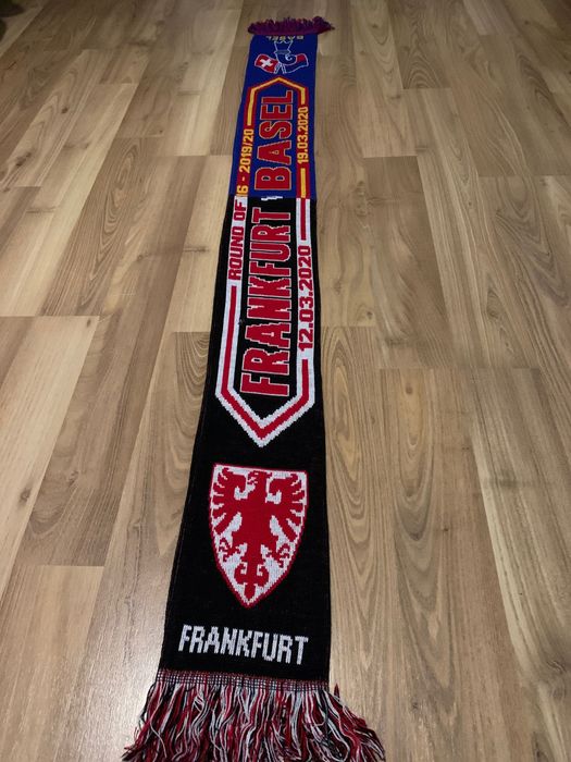 Лимитиран  фенски  зимен шал на Eintracht Frankfurt -Basel