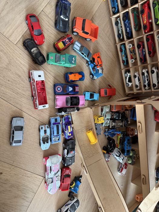 Машинки хотвиллс hotwheels