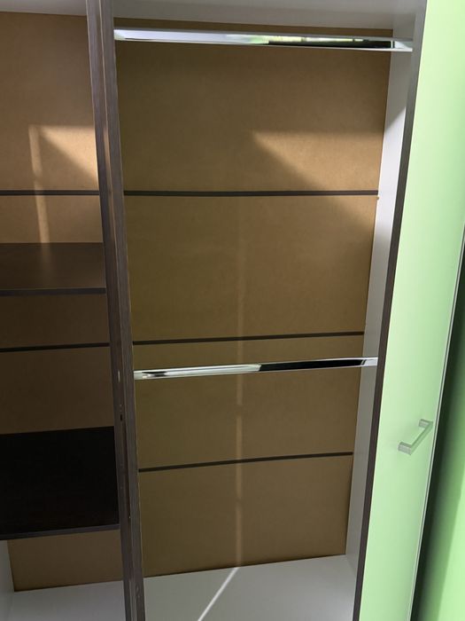 Трикрилен гардероб