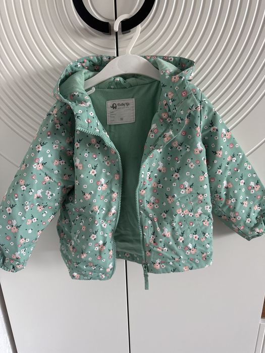 Продам куртку на девочку