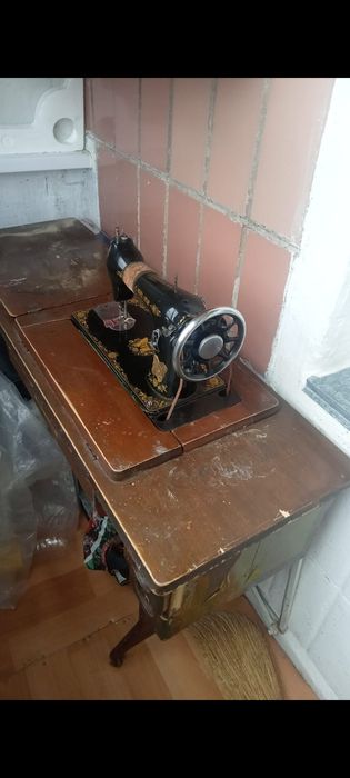 Швеиная машинка б/у торг есть