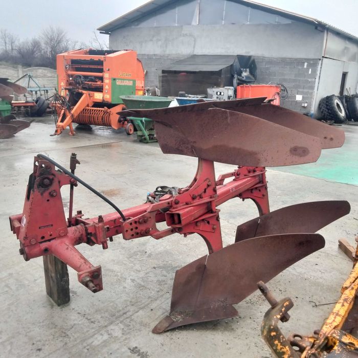 Plug 2 brazde reversibil hidraulic Internațional