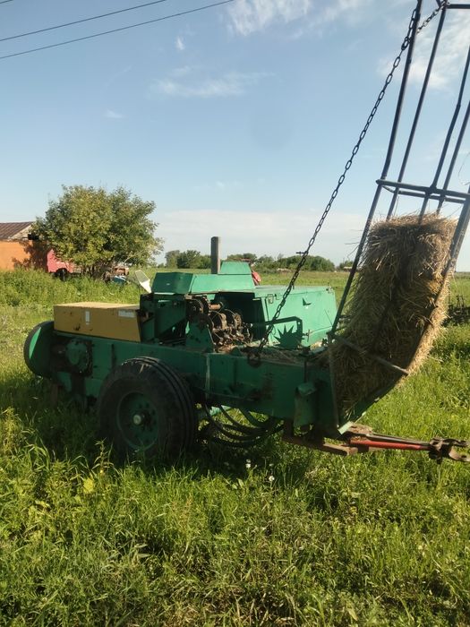 Пресс подборщик тюковый, квадратный.