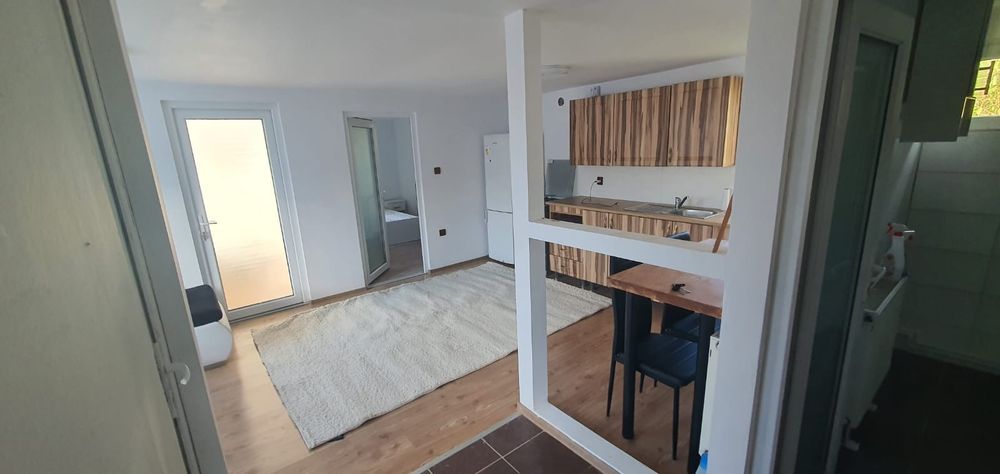 Casa trei camere de închiriat
