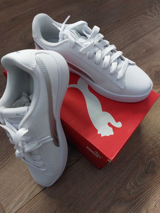Бели обувки Puma