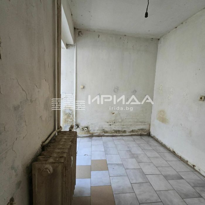 Тристаен апартамент в Банишора