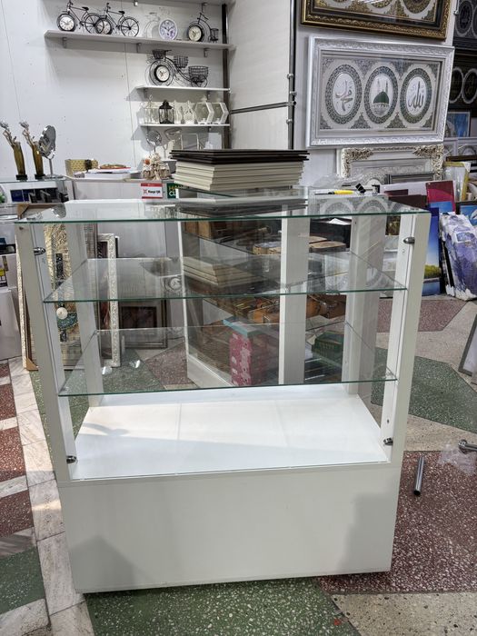 Продам  стеклянные витрины