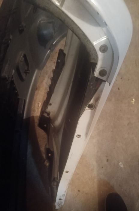 Продам бампер на митсубиси диомант