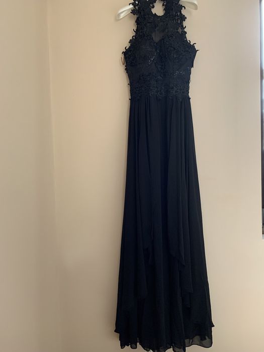 Дълга черна рокля с дантела