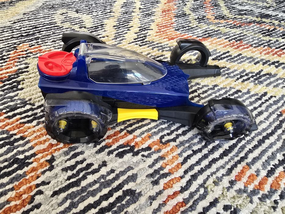 Vând Batmobil Mattel