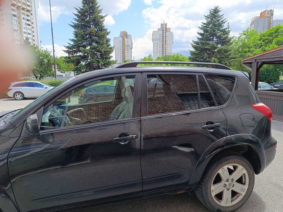 автомобил Тойота РАВ 4