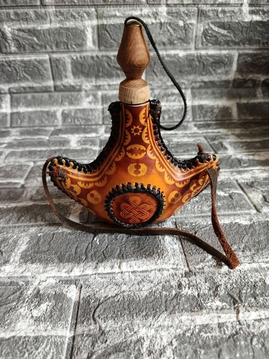 Стара кожена бъклица,манерка