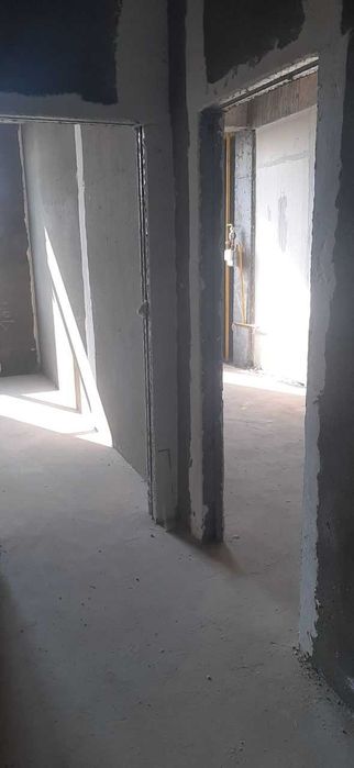 2 xonali balkoni bilan 63.6 kv.m.li karobka uy sotiladi