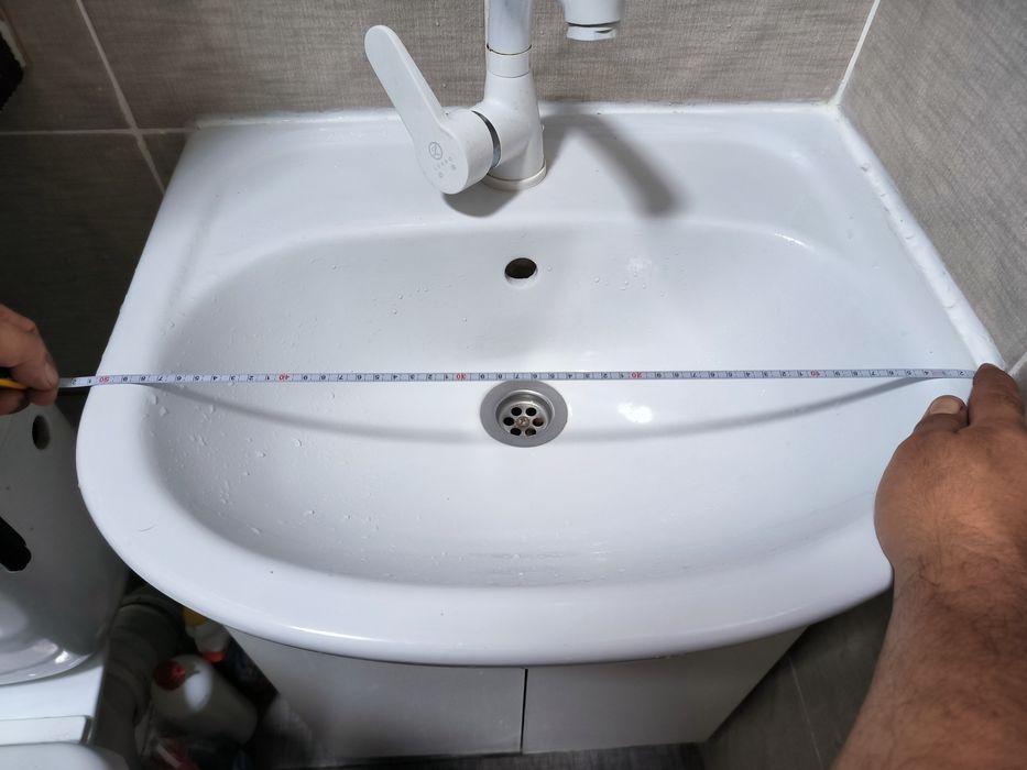 Белая раковина с тумбой