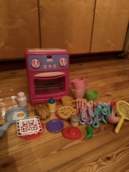 Продаётся игрушка плита с посудкой