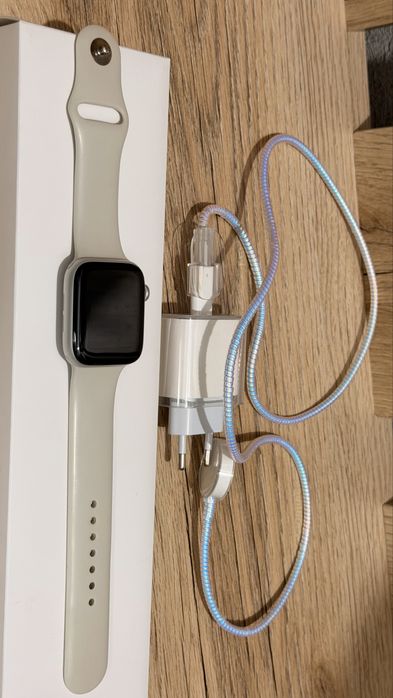 Продам оригинальные Apple Watch SE 44 мм