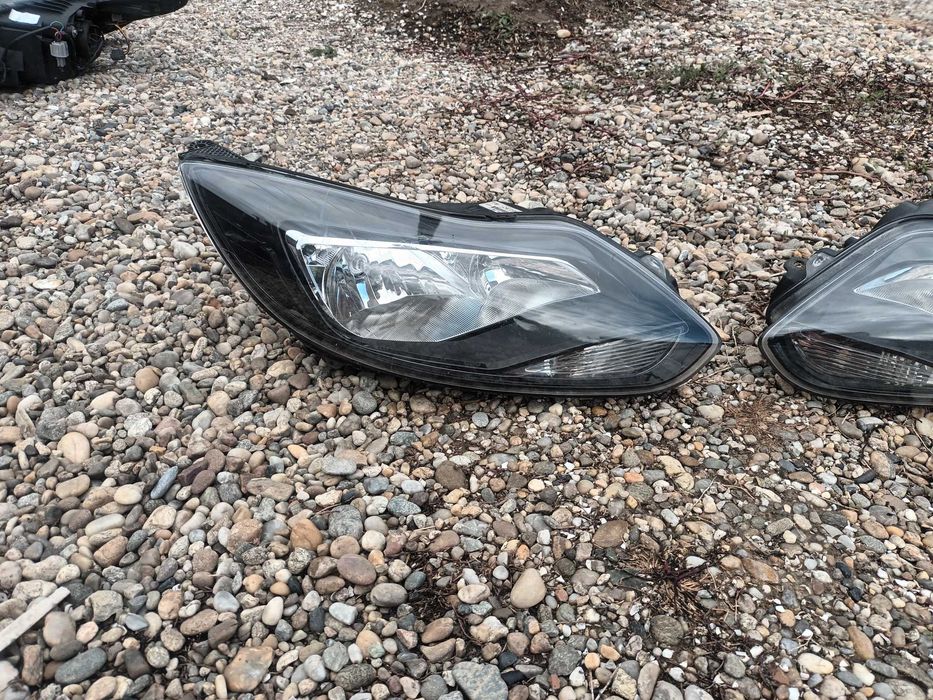 ляв и десен фар за форд фокус МК3 11 - 15 FORD FOCUS MK3
