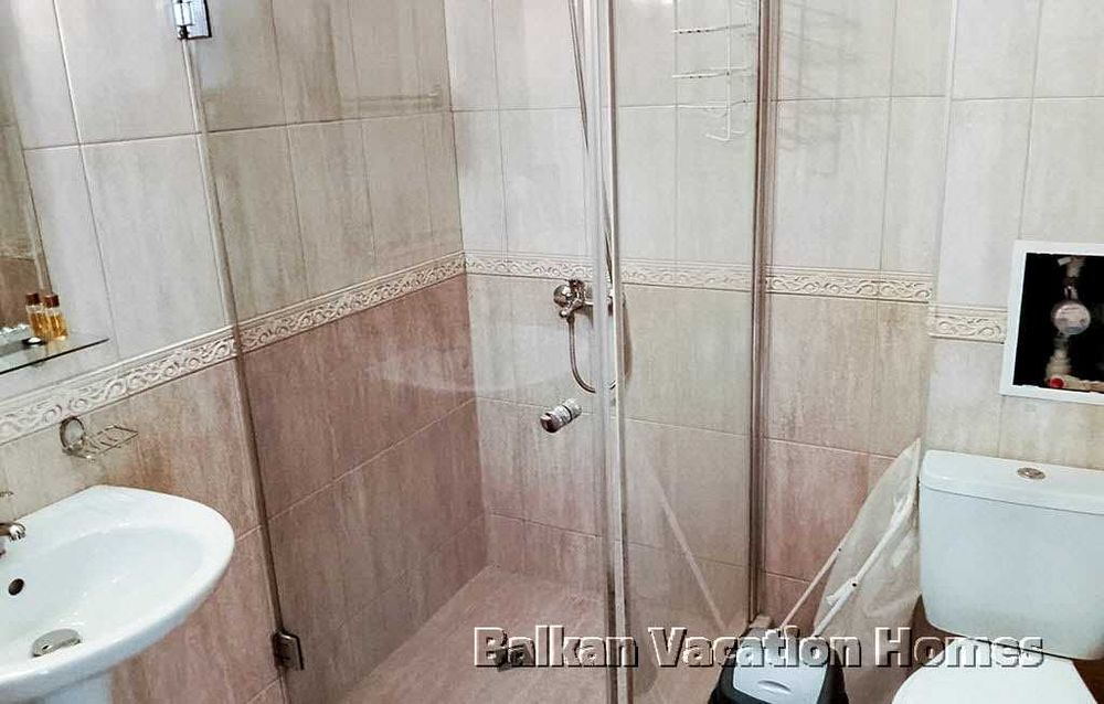 Стилен двустаен апартамент на брега на морето в Бяла