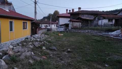 Продава се: Парцел 312 кв.м., с проект и разрешение за застрояване на двуетажна къща, гр. Копривщица