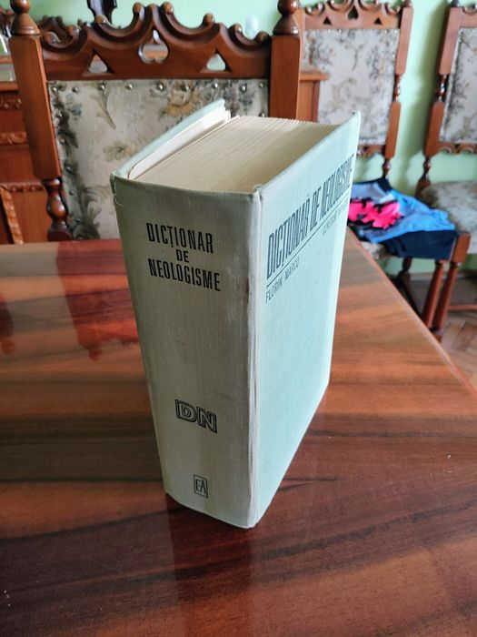 Dicționar de neologisme